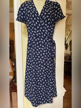 Draper James navy floral design wrap dress Sz 4
